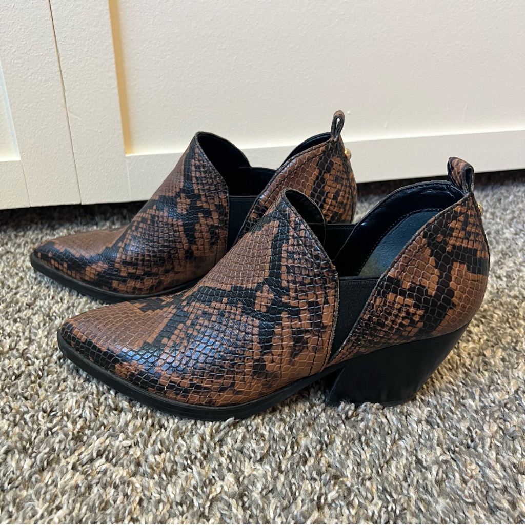Marc Fisher Womenâs Dalaran Snakeskin Leather Booties Boots Size 7